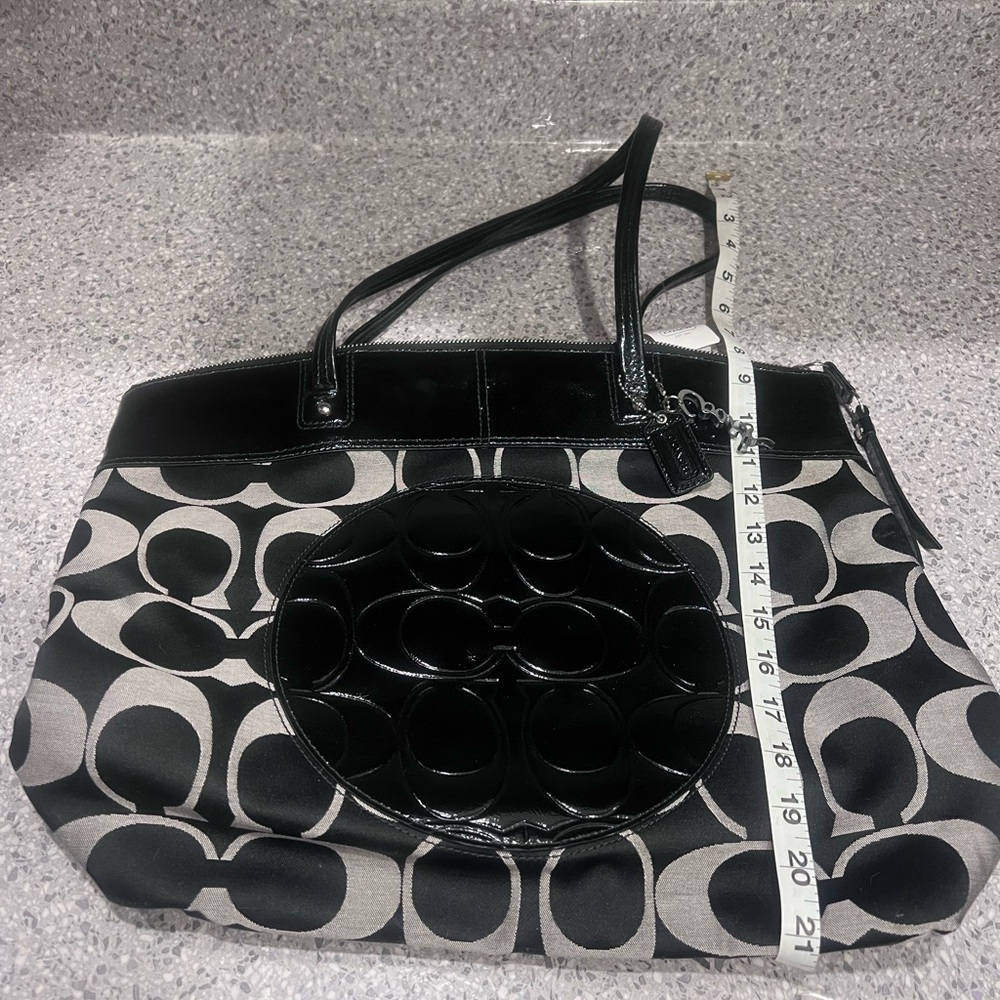 Vintage Coach Laura signature tote: Black and Cream Signature Patent Circle Tote